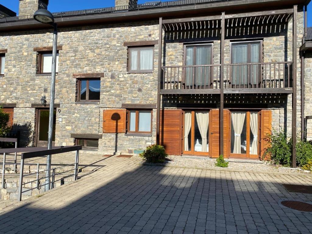 Fantástico Apartamento con jardín en Castiello de Jaca Esterno foto